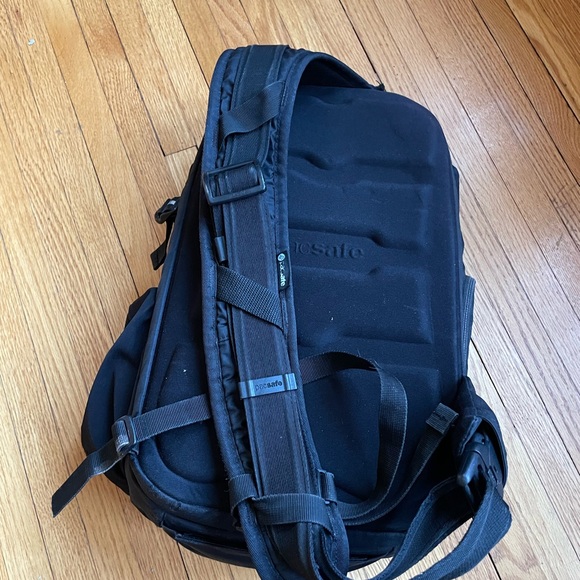 PacSafe travel safe crossbody laptop backpack with camera compartment - Picture 2 of 7